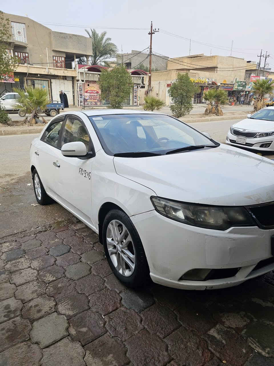 السلام وعليكم سيراتو للبيع موديل ٢٠١١  سياره مكفوله مابهي صبغ بس هاذي المشر عليه جديد ماكينه وكير ماكينه 1600 دوش رقم جديد تبريد ثلج تخم تاير جديد زنون شاشه كلش حلوه وجاهزه سعر 95 وبيها مجال مكان واسط النعمانيه  رقم الهاتف. ***********
