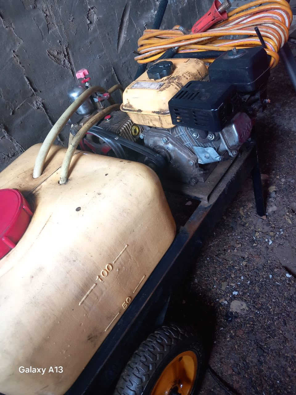 عربه غسل و هوز شغال بانزين نظافة ٩٠٪؜ اصلي ملف نحاس *********** المكان النجف الأشرف سعر ٤٠٠ كامل مع صونده و هوز و يده
