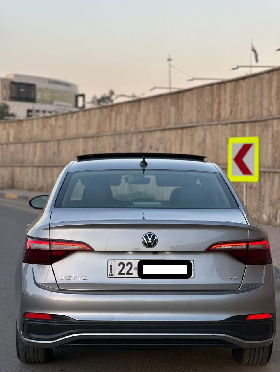 السلام عليكم
رمضان كريم ونبلش بعروض العيد 
جيتا SE
موديل ٢٢
هزه جديد
رقم أربيل الجديد
سنويه جديد
ماشيه ٥٥ الف كيلو 
شرط التحويل 
.
الضرر 
باب وره السكن صبغ فقط 
بدون دواخل شرط الفحص 
.
المواصفات 
بانوراما 
كشنات جلد
رادار امامي 
رادار جانبي 
كشنات تدفئه 
عداد ديجتال 
هاند بريك بصمه 
وبقية المواصفات المعروفه 
.
العنوان الموصل حي نركال 
ارسل رقم 9 لمعرفه السعر او الاتصال على الرقم 
***********
