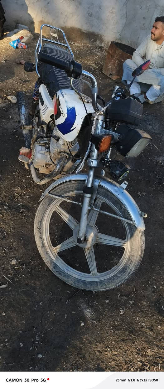 سيفان للبيع موديل 19 سعر 250 وبيه مجال عنوان بهرز لاتصال ***********
