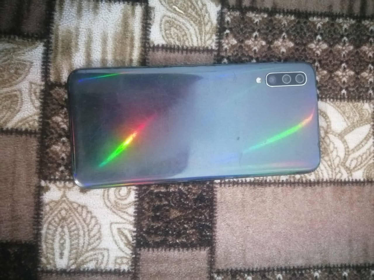 سلام عليكم سامسونج اي٥٠كله شغال ذاكره ١٢٨  ومابي عيب فقط السماعه الخارجيه بيهه اسم خنه تصليحه ٥الاف للبيع او مراوس سعره 50 مكاني كركوك عمل شعبي مامتواج فيس واتس اب فقط ***********
