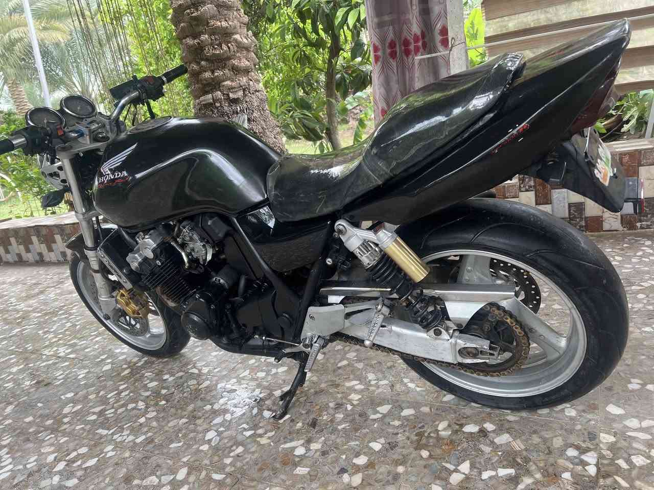 Cb400
هايبر ١٦ ولف أوراق كامله مدفوع كمركها.مكينة كير مكفوله نكره بكل وقت كهربائيات كلها شغاله علياها ادامه بلكات ومجاول وزنجيل ومي راديتر بيها نقوصات كلش بسيطة 
عنوان بابل سدة الهندية ***********((السعر ١٤٠٠))
وبيها مجال قليل
