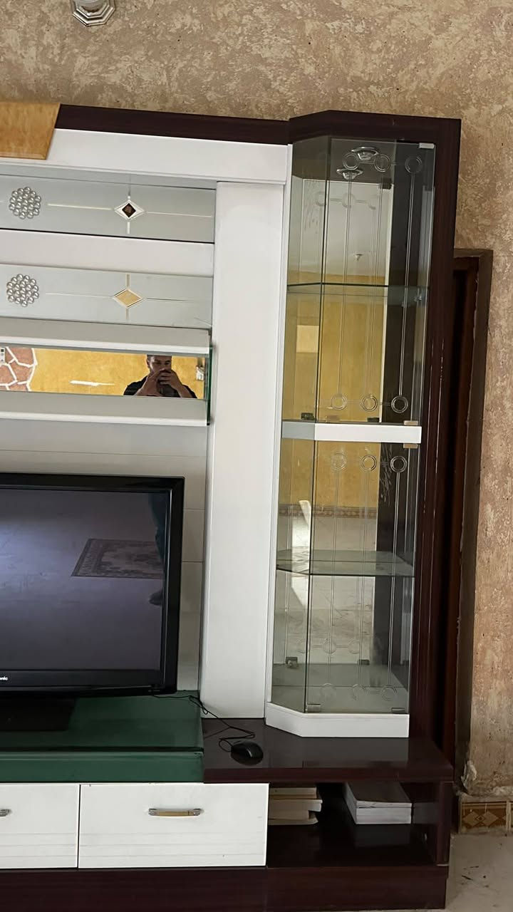 سلام عليكم 
مكلف بنشر غراض للبيع 
المعرض كبير سعره 300
المعرض صغير سعره 50 
الخاص مفتوح او اتصال على الرقم ***********
