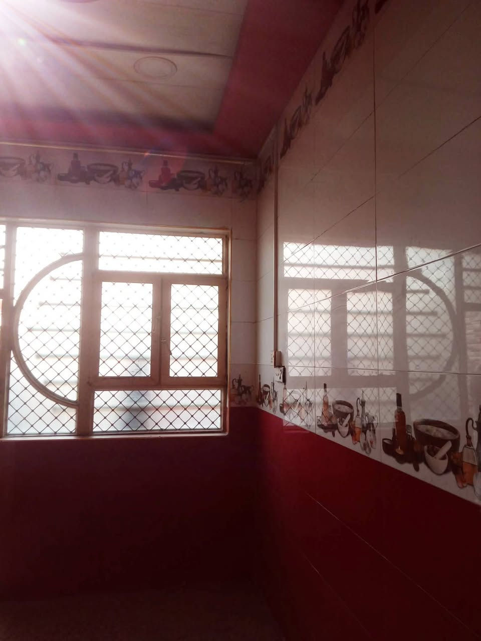 مكلفة بالنشر....
🏠 للإيجار – بيت في شارع المطار القديم قرب حسينية يعسوب الدين
غرفتين + صالة + مطبخ + استقبال
صحيات داخلية وخارجية
أرضيات سيراميك، كاونتر مرمر، مطور ماء، مراوح سقفية، مبردة
موقع ممتاز وقريب من العيادات والخدمات
💰 الإيجار: 250,000 شهرياً
📞 للتواصل: *********** – سيد ضياء
