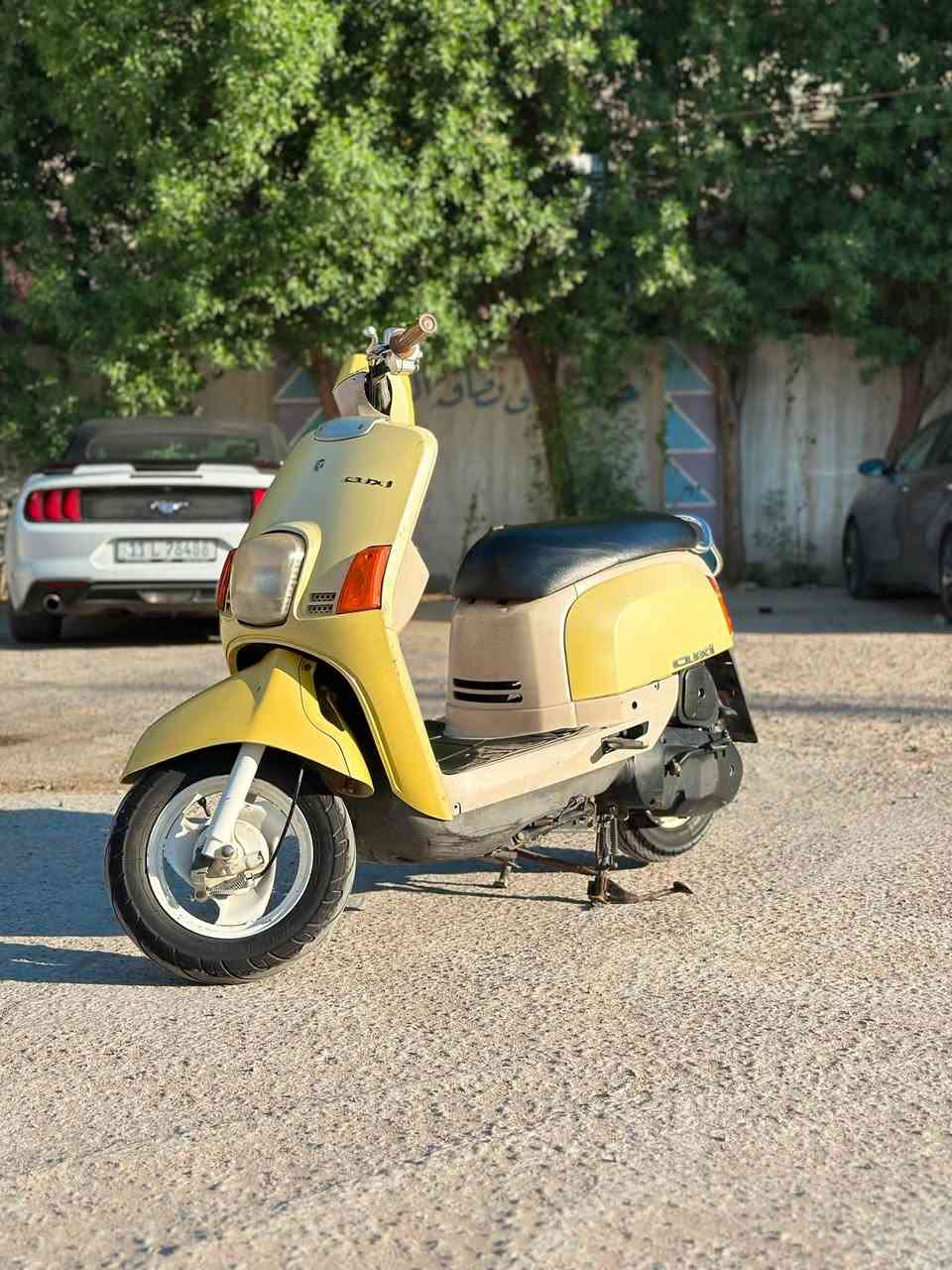 مساء الخير ماكس بوليس داخل كريمي
مكينه بلادي برغي مامفتوح بيه دراجه خرسه 
وضع شركه 
كفرات بلاد اصلي 
تخم تاير جديد 
شلعه ومعدل لبلاد معروف +بريكات كلها شغاله امامي خلفي
لايت زنون صطاب خلفي مابيه كل نقص مال جناي 
مكاني بغداد تقاطع درويش مال سيديه رقمي *********** حياكم الله
