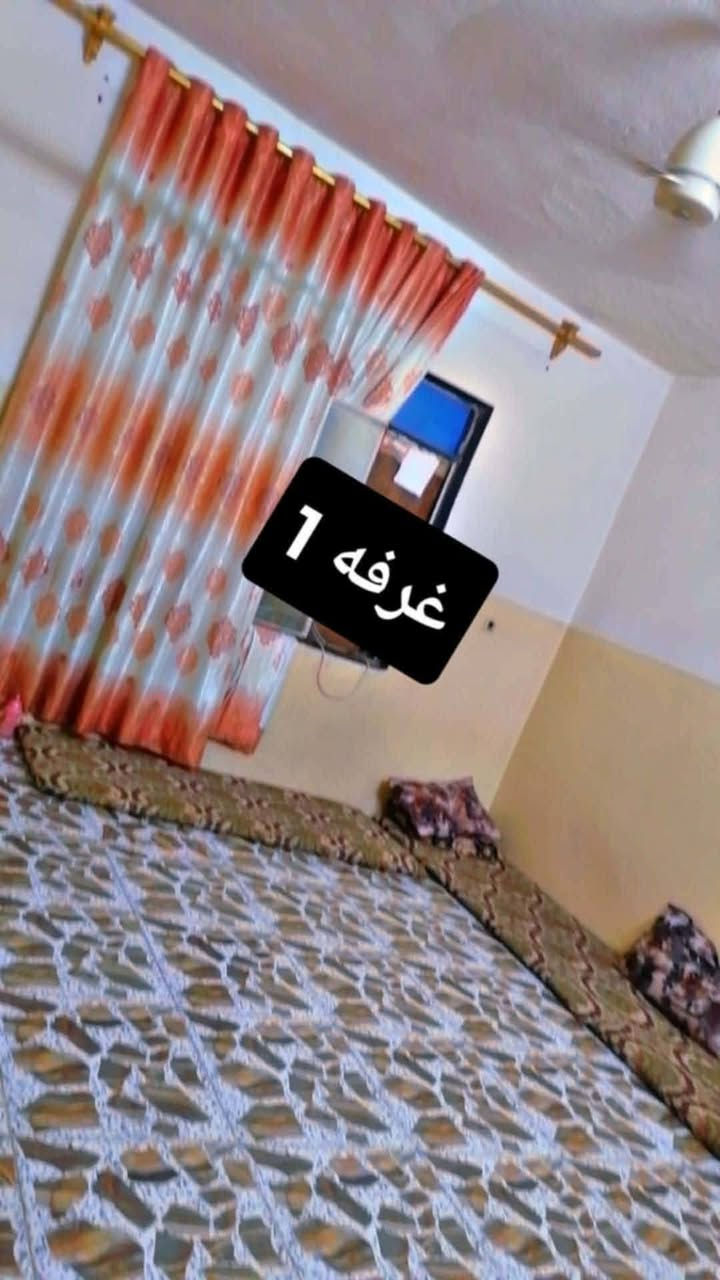 دار للبيع في حي الانتصار السعر 100 بي مجال المساحة 250 متر سند طابو ثلاث غرف نوم واستقبال ومطبخ  حار بارد وحمام السطح كاشي بيع مستعجل الاتصال على الارقام التالية   ***********
