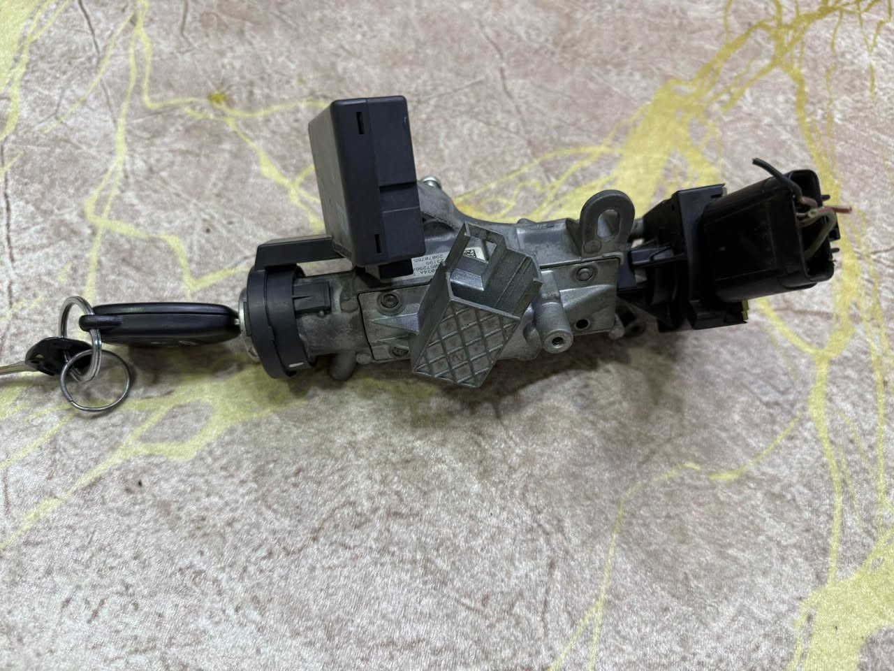 السلام عليكم شباب يوجد لدينا جوزات تشغيل كاملات جيب ليبرتي ٣٧٠٠ مال گصه سعر القطعه ٦٠ الف ويوجد قليچ  قفل گير 
***********
