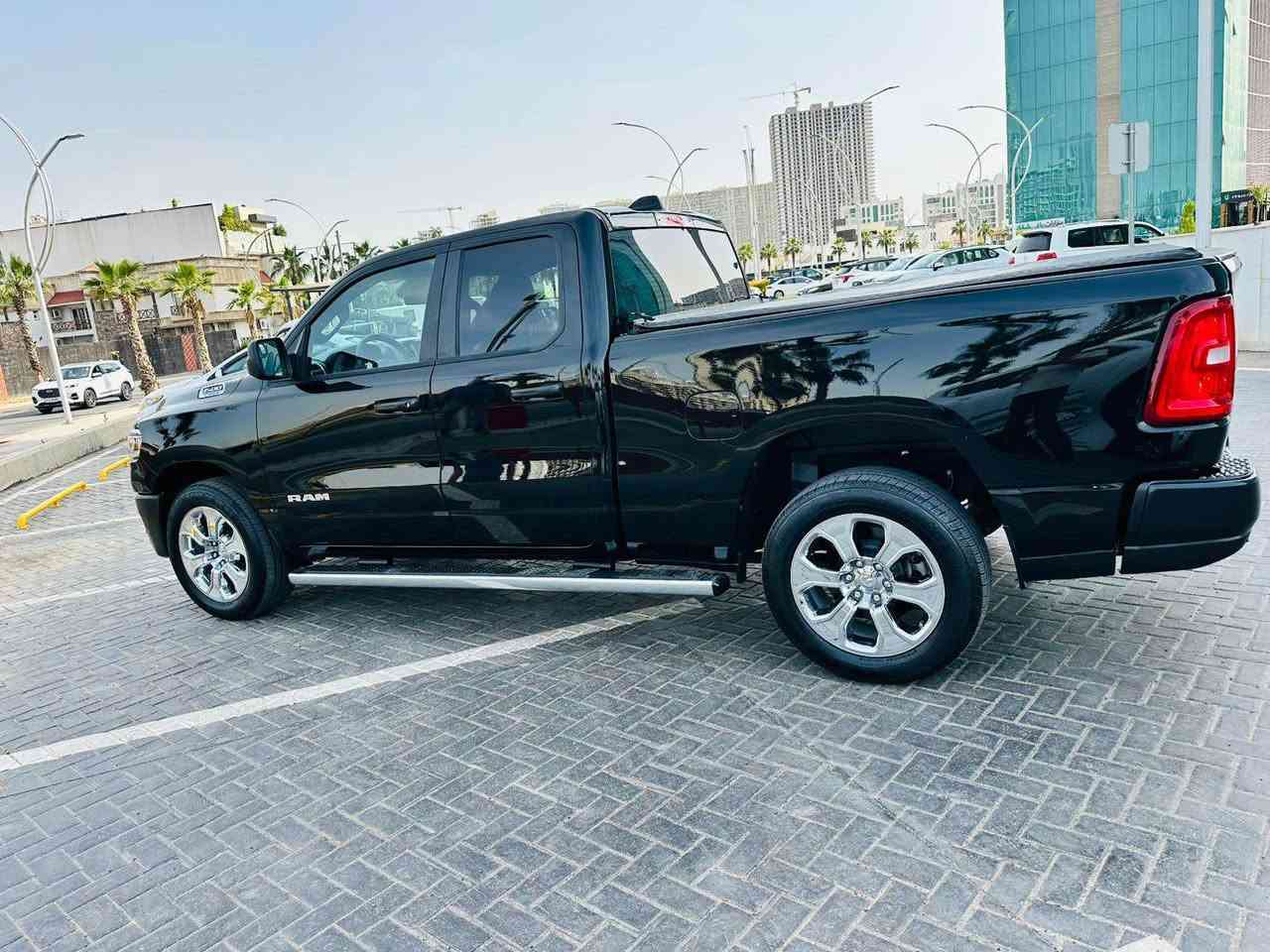 السلام عليكم
دوج رام موديل 2025 شكل جديد
2025 RAM 1500, HFE
محركً 3600 سته سلندر
ماشية 4000 الف 
ضررها جاملغ خلفي باب و باب مبدل نفس لون بدون دواخل
ايرباك فقط برده
موا صفاته
شاشه كبيره لمس 
ردار
لايت زينون
اتو ستوب
نقطة العمياء
تحديد المسار
حساسات امامي وخلفي
ويل سبورت
تايرات جبلي
بصمه
تشغيل عن بعد
 
سعر مناسب جدا 227 ورقةً 

مكان السياره اربيل(معرض اربيل كارس )
***********☎️📞 أربيل, العراق
