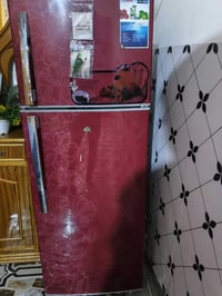 ثلاجه للبيع نضيفه كلش  الحجم 10/لو 12 ماعرف لا ضبط 07706294108