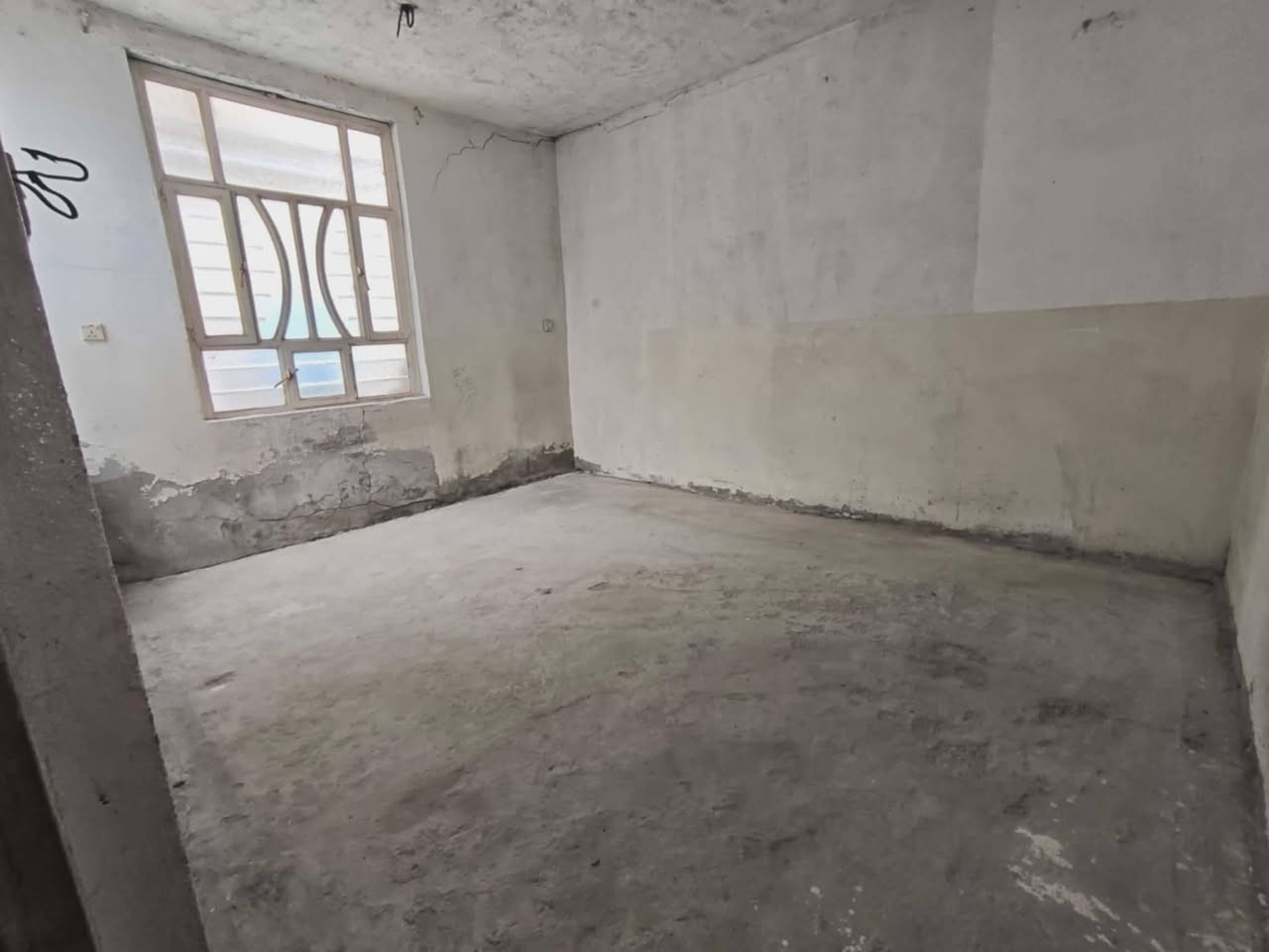 مشتمل لليجار طابق واحد.  
 :الموقع الحسينية  السكلات منطقة 14قريب عله سايدين ال13 و14 بيه ماء وكهرباء كامل 
السعر 175
الرقم  ***********
