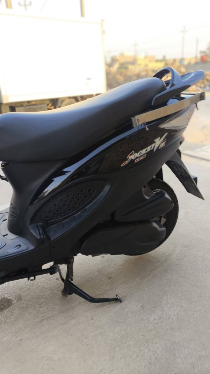 سلام عليكم دراجه كامكو في تو موديل 2013 دراجه تخبل وناشفه لخير ودراجة بعدهي جيس صاله سبوع من طالعه دراجه برغي مامفتوح بيه وما ملعوب بيه كله عل بلاد محرك 125دراجه مكفوله كفاله عامه من كلشي دراجه مامتعوبه ودراجه خير من الله سعر خاص او عله رقم ***********
