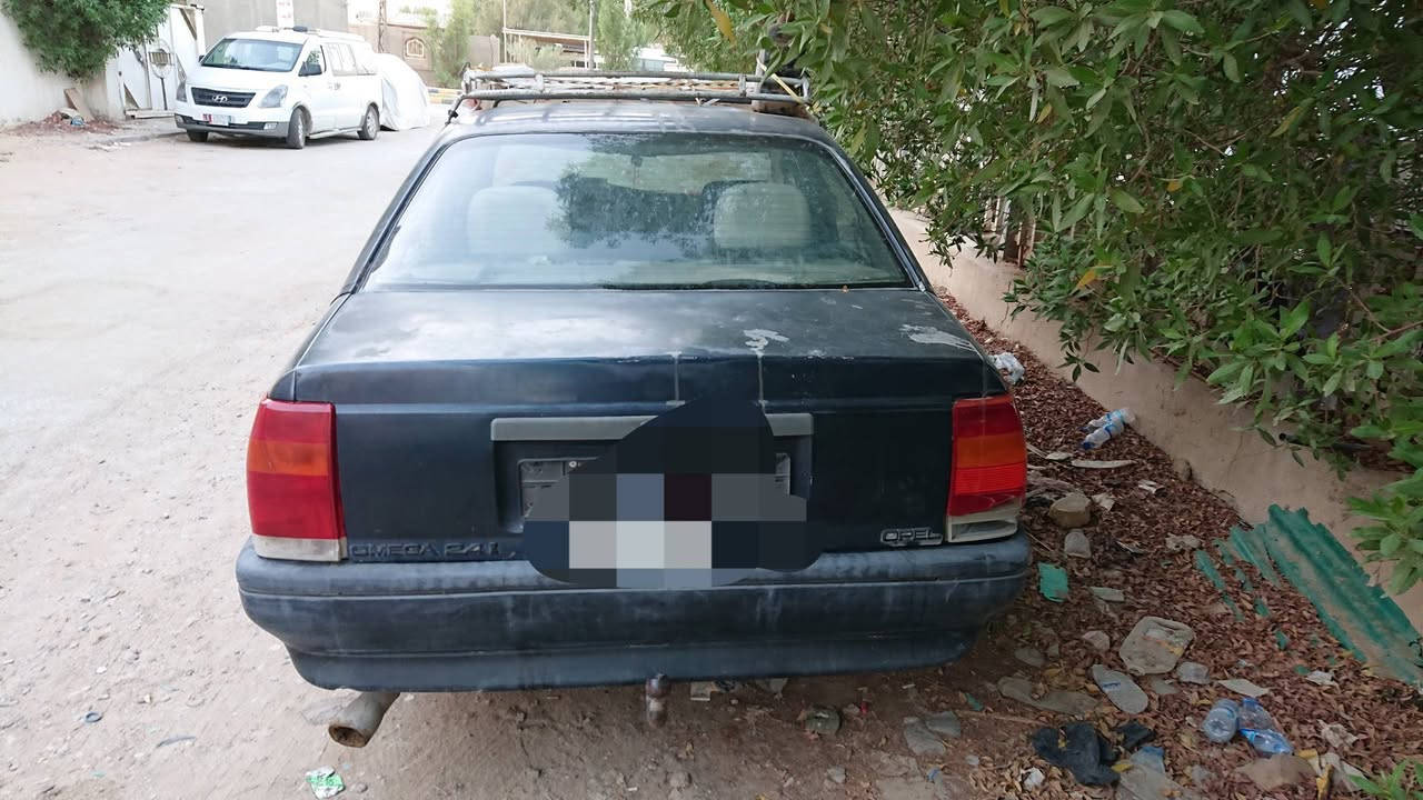 السلام عليكم ورحمة الله وبركاته 
من رخصة الادمن للبيع سيارة اوبل اوميكا صالون 91 رقم بغداد مشروع وطني سنويه عضم جديده غير نافذه بأسمي محوره محرك ونجي ناعم كير اوتو ماتيك السياره لازمه محرك نهايتهه. 20 $ للاستفسار الاتصال على هذا الرقم *********** يوجد واتساب
