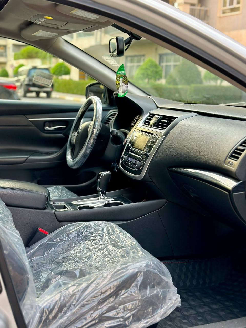 سلام عليكم مرة خصه الادمن نيسان التيمة مديل ٢٠١٧ فول مواصفات سيارة بدون حادث السونار مرفق مع الصور رقم سليمانية انكليزي شرط التحويل 
تشغيل عن بعد
بصمة ابواب
كشنات جلد كهرباءية
هيتر كشنات
هيتر استيرن
سيارة جاهز من كلشي
كير محرك
حدادية
تبريد
تخم تاير
السعر ١٣٣$
سيارة موجودة بغداد الكماليه للاستفسار الاتصال عل ***********
