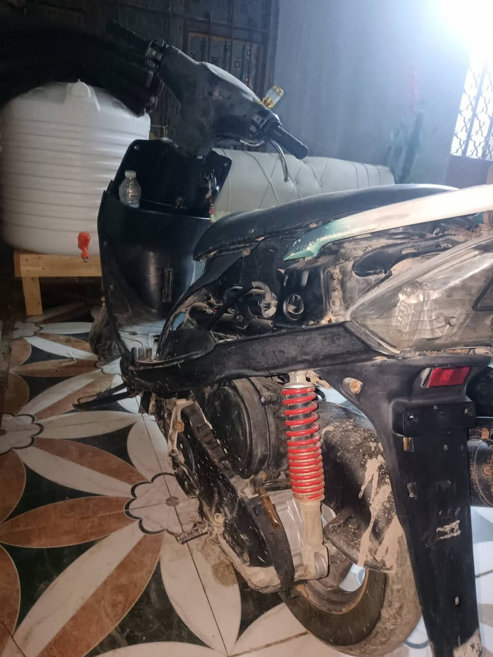 السلام عليكم دراجه ماكس للبيع مكينه 49 بلاد مبدل بس  ولفات مكينه بيهه تخبل لا صوت لا تبخير كهربائيات كلهه شغاله بس مجرد غسلتهه وكطعت ناريه اتعهدلك مكينه وسرقه تجي يم بيتنه تفحصهه وتاخذهه وتروح السعر قفل 225 مال متوازي كلش رقم الهاتف ‏‪***********‬‏ المكان حصوه يم الجسر كفرات كامله
