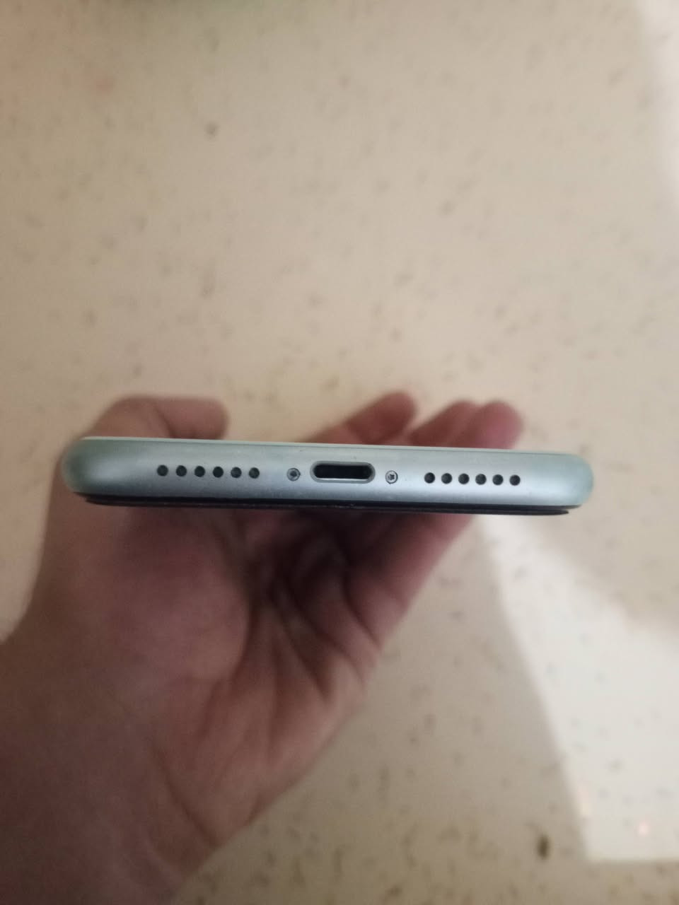 ايفون 11 عادي للبيع كل غراضة اصلية ممبدل بي شي بس الطارية معلاية جهاز نضيف فول الشاصي فول ضافة ما بي اي ضربة ذاكرة 128 بس البطارية معلاية 98 ما اعرف بل ايفونات انطيني سعرك وبل يرضي الله ممتواجد فيس هاذا رقمي *********** مكاني بغداد العبيدي محتاج فلوس واريد ابيعة
