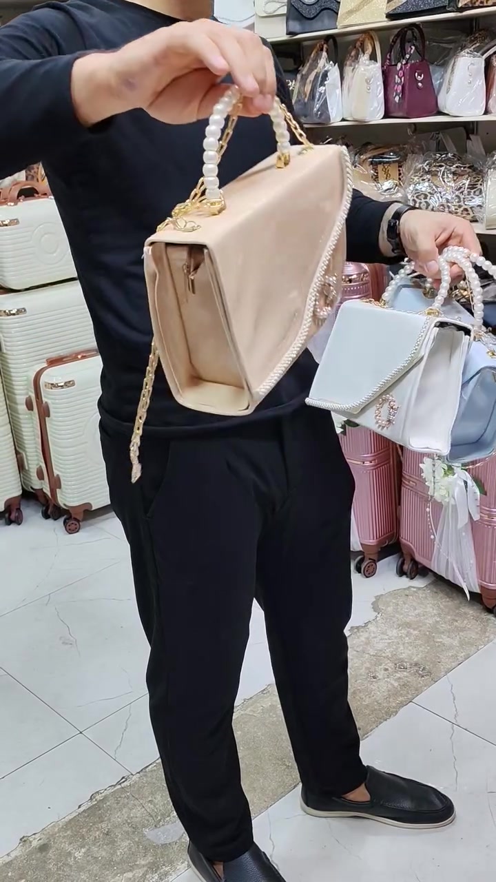 حقائب نسائيه جمله ومفرد وعروضات خاصه لاصحاب الكميات 
العنوان /موصل سوق موصل الجديده داخل السوق  *********** للتواصل واتساب او مكالمه 
 #العراق #موصل #مسكوف #ابوجنه #واحد #عراق
