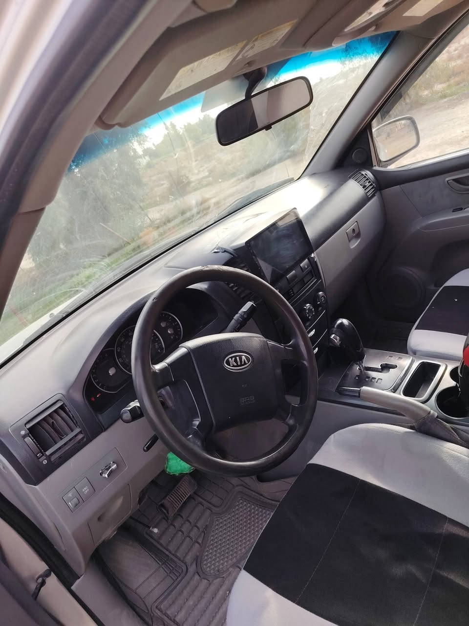 سورنتو مديل 2008 وارد أمريكي مكينه 3600 سياره جاهزه وما ناقصه اي شي السعر 95 وبيه مجال الاتصال على الرقم ***********
