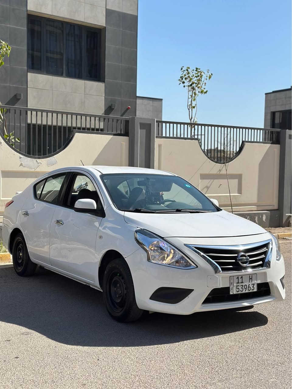 السلام عليكم 
نيسان سني 2020 هندي 
السياره جاهزه لاخير صدر 
وادامه محرك 
وأي نقص مبيه وبل شوفه 
بعد احله من الصور 
بدون تبديل بدون صبغ  
السعر 107 وبيه مجال حك الجيه فقط 
لا ستفسار *********** بغداد, العراق
