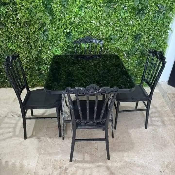 🔥#ب85
🛑 ميز طعام هيكل معدني و السطح زجاجي  ضد الكسر مضلل
سيت مكون من ميز (80 سم) مع (4) كراسي ملكي 

ملاحظه يتوفر اللون الابيض و الاسود 

السدير /منطقة آل عبود / قرب مجزرة دواجن الديوانيه 
🧨للاستفسار مراسلة البيج او الاتصال 
***********
