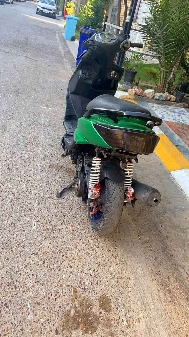 سلام عليكم سكنس فحل كابريتر
مكينه مكفوله من صوت ونضوح وتبخير
بيهه دبلات امامي خلفي رياضي 
بيهه كلجات قويه الدراجه خير من الله 
نكره بكل وقت 
نقصهه شوته 
سعر ٤٠٠ وبيهه مجال بصيط 
مكان الزعفرانيه 
***********
