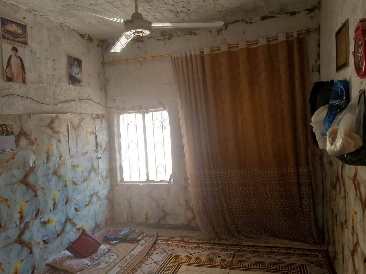 سلام عليكم بيت 100 متر بلخدمات مسقط يم حسينيه الزهراء مثل ما موضح بلصور تفاصيل اكثر اتصل وتدلل السعر 30 
***********
