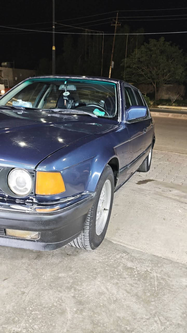 السلام عليكم
BMW 735
محرك كير شرط 
صدر تايرات جدد
محرك كير شرط 
تبريد ثلج 
صبغ جماليه 
رقم صلاح الدين شرط التحويل 
السعر 50 وبيها مجال
***********
***********
