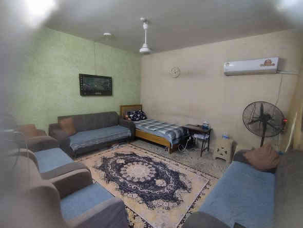 السلام عليكم دار للبيع المساحه 65 بناء قاط ونص فرع مصور اربد قريب الشارع عرض الشارع  7 امتار السعر 95 وبي مجال اتصال رقم الموبايل ***********
