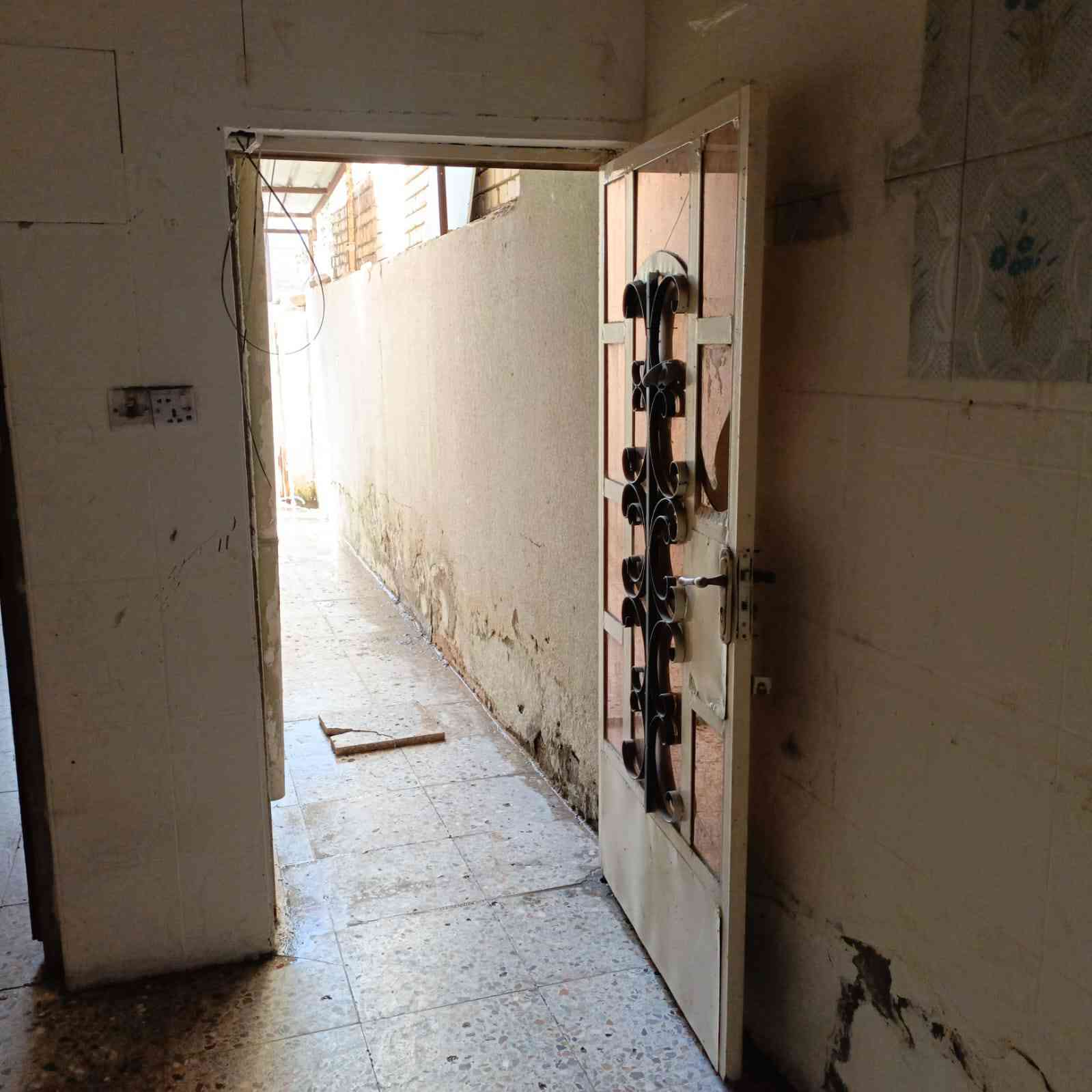 متوفر بيت للايجار بداية مسقط شارع ابو مهند البيت نضيف 100متر طابق واحد ***********
