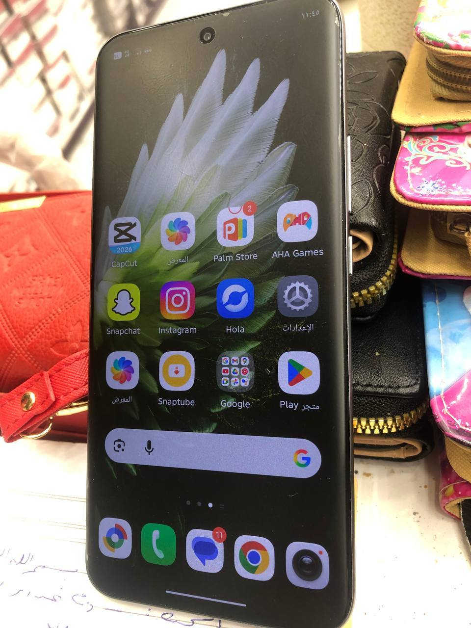 السلام عليكم ورحمة الله للبيع
(تكنو سبارك 40 برو بلس).

​الشاشة:
​نوع: 3D AMOLED (شاشة منحنية الأطراف)
​الدقة: 1.5K (1224x2720 بكسل)
​معدل التحديث: 144Hz (مما يوفر سلاسة فائقة)
​المعالج:
​MediaTek Helio G200 (يذكر أنه "الأول من نوعه في العالم")
​الذاكرة والتخزين:
​يتوفر بخيارين للتخزين: 256GB 
​الذاكرة العشوائية (RAM): 8+8GB
​الشحن والبطارية:
​سعة البطارية: 5200 مللي أمبير
​الشحن السريع: 45W (شحن سلكي)
​الشحن اللاسلكي: 30W (شحن لاسلكي مغناطيسي)
​الكاميرا:
​الكاميرا الخلفية الرئيسية: 50 ميجابكسل (مع دعم التثبيت الإلكتروني للصور - EIS)
​ميزات إضافية:
​مقاومة للغبار والماء بمعيار IP64.
​تقنية NFC (الاتصال قريب المدى).
​نظام تشغيل Android 15 وواجهة HIOS 15.
​بصمة تحت الشاشة (بصري).
​مكبرات صوت مزدوجة مع تقنية Dolby Atmos.
​ميزة FreeLink للمكالمات المجانية بدون إشارة.
مستعمل شهر ونص 
 بيع
السعر 270 وبي مجال
***********
