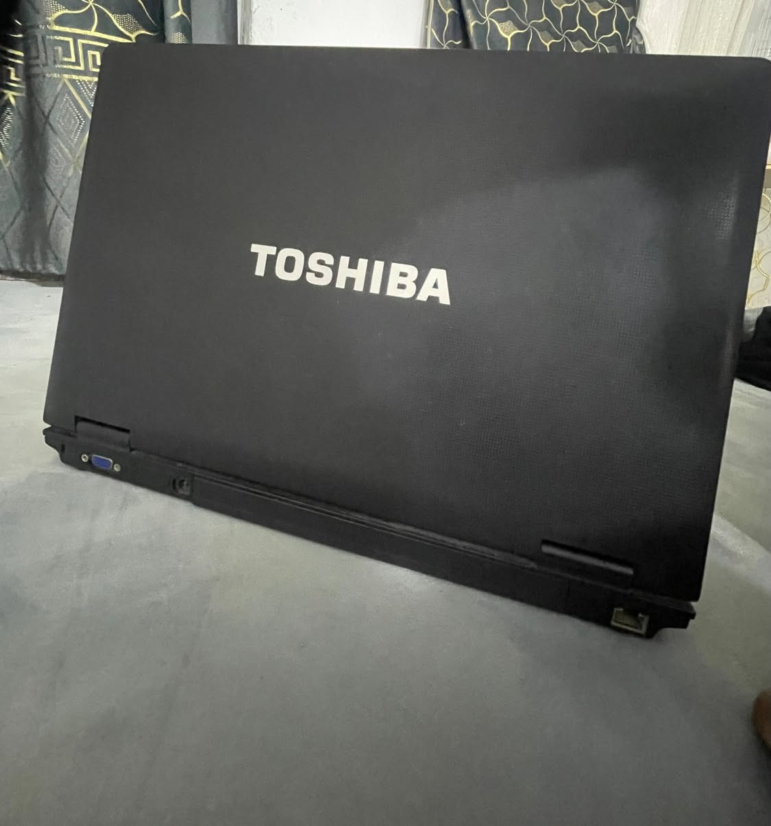 سلام عليكم مرخصت الادمن
لابتوب TOSHIBA شغال وياها ملحقات  تجيك كامله
اريدها مراوس ويا تليفون   بس كون جهاز قوي مكاني بغداد التواصل  هنا ***********
