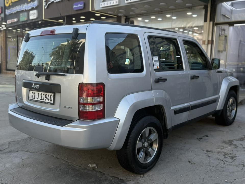 سلام عليكم
جيب لبرتي موديل ٢٠٠٨ محرك ٣٧٠٠ رقم سليمانية الجديد باسمي
رقم وهزه و سنوية كله جديد تريد وكالة او تحويل اني حاضر
السيارة نظيفة خارج وداخل
و جاهزة من كلشي 
كير محرك كهربائيات تبريد تدفئة صدر كله مكفول
تخم تاير جديد
بيها صبغ بنيد فقط بدون دواخل / ايرباكات كلها سليمه
مكان السيارة بغداد
السعر 92 ورقه
اتصال ***********
