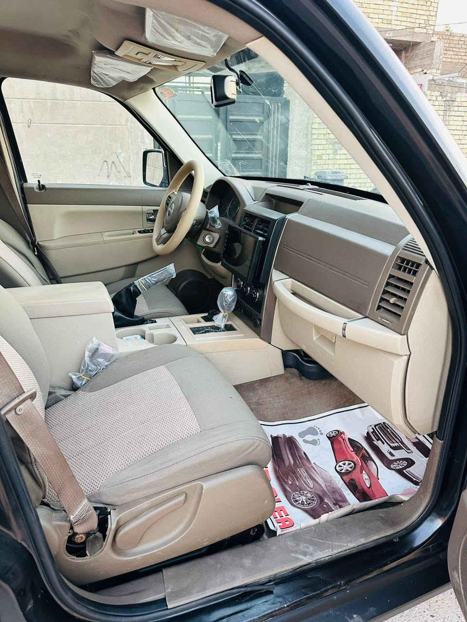 السلام عليكم جيب ليبرتي موديل١٢السيارة كفاله من الحادث ماعداباب السائق فقط السيارة كلين ماشيه ١٢٥حقيقي السيارة تخم تايرالسيارة على وضعها شاشه كامرة خلفيه السعر١٠٢السيارةباسمي ابواحمد***********شارع فلسطين
