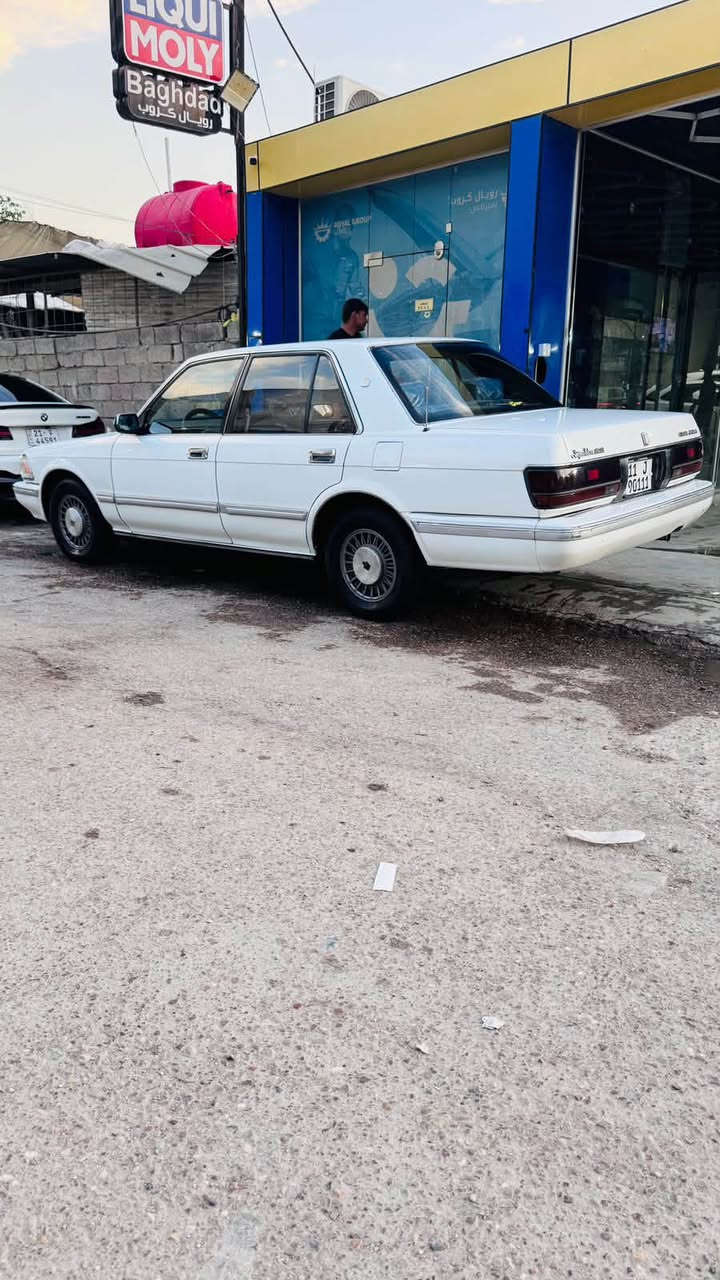 سلام عليكم اخوان عندي سوبر سيدان موديل 88 السياره نضيفه جدا تبريد تدفئه كير محرك 2500vvt تخم تاير صدر امامي خلفي كهربائيات كلها شغاله ورقم مميز الانكليزي هزه جديده بسمي مسويله ادامه كامله ربع متصرف عليها السعر 75 وبيها مجال مكان السياره بغداد ***********
