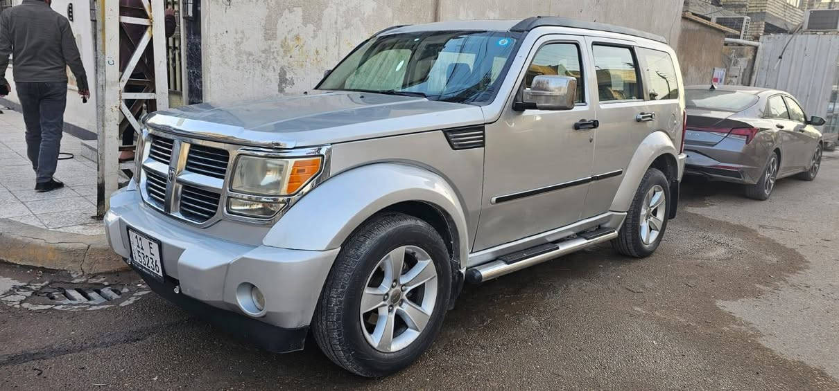 دوج نترو موديل 2007 
 فول موصفات RT 4WD
***********
 بسمي رقم انكليزي حادث جاملق سايق فقط 
وصبغ ربع باب السياق ودعاميات مصبوغه 
 محرك وكير مكفولات 
 شاشه كامره خلفيه تحكم مري 
فتحه سلايت مري شفط 
كشن كهرباء سنتر لوك تخم تاير نضيف
 مابيها نقص بس تبريد منقص غاز
 السعر 75 العنوان بغداد حي البتول للاتصال *********** بغداد, العراق
