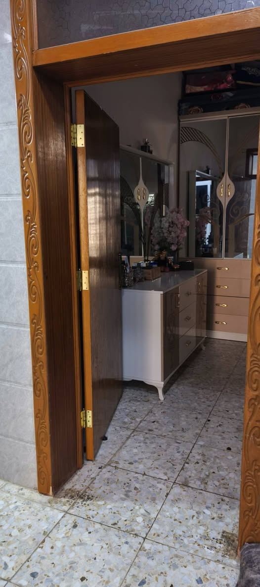 بيت حي ميسان زراعي ركن المساحه ٧٦ متر  صب كونكريت يحتوي البيت على استقبال ومطبخ وصاله وغرفه نوم وتخاريج قرب أسواق العائله داخل شارع المخبز للاستفسار ***********
