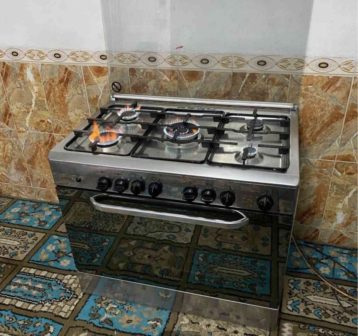 بلازمه 43 بيها نت 150 غساله ميديا 17 كيلو 185 كاونتر 130 ميز طعام 6 كراسي 140 طباخ ايطالي بس العين الوره مو شغاله 150 ثلاجه كبيره 150 مجمده 150غساله سامسونك 12 كيلو 150 غساله صحون 210 دوشك 75 ميز 4 كراسي 100 الاسعار مع التوصيل مكان بغداد *********** واتساب
