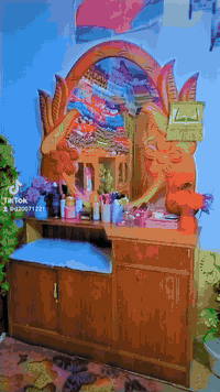 السلام عليكم غرفه اخشاب عراقي تسكام للبيع السعر 500 وبيها مجال مكان شوملي ***********
