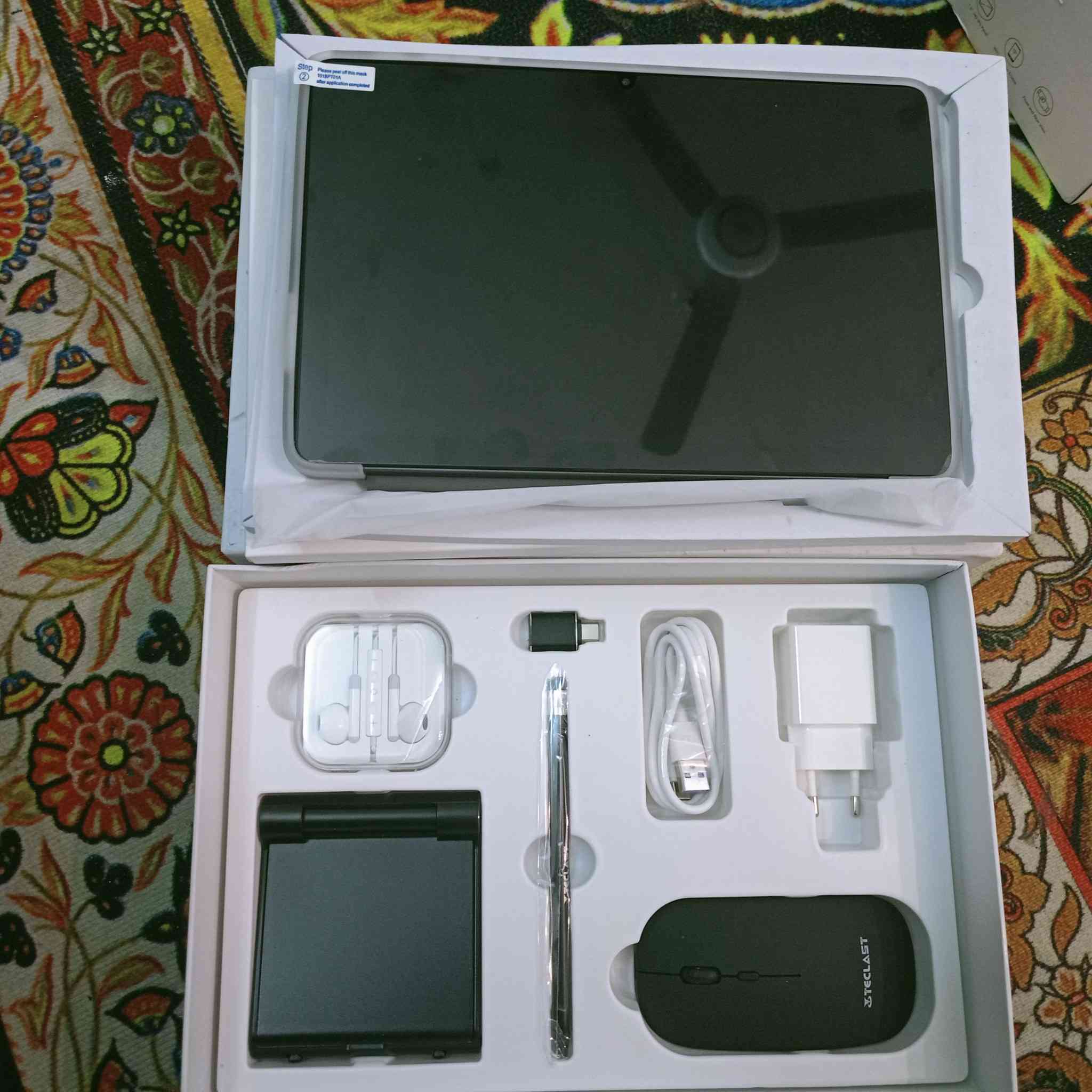 ايباد ابو الكيبورد ذاكره 2 تيرا جديد بالكرتونه للبيع السعر 200 وبي مجال رقم الهاتف ***********
