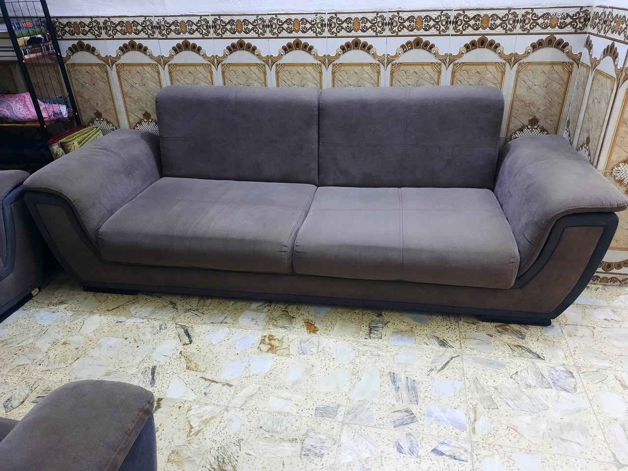 تخم تركي اصلي يتحول سرير ضخم نظافة 90٪ 100 سعرة 400 والجربايه 75 العنوان بغداد العبيدي رقم الهاتف ***********
