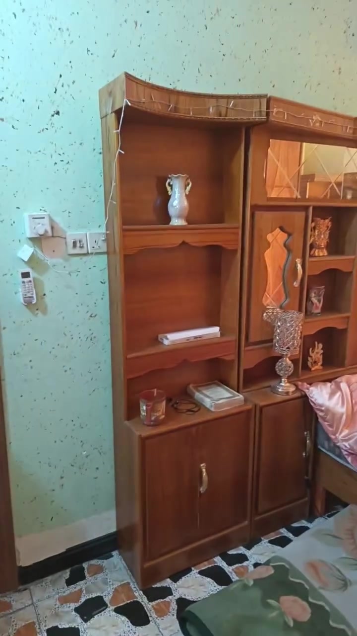 سلام عليكم ورحمة الله وبركاته عندي غرفه لبيع كامل موصفات سعر مليون بكان الفلوجه الجغيفي الثانيه يراسلني *********** هاتف
