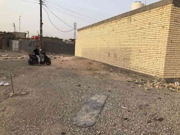 قطعه للبيع واجهيه 6ونزال16ونص العنوان  الضباط الثانيه قبل مكبس بثلاث فروع وره الملعب مال حي الرحمه المنطقه كافه الخدمات مي وكهرباء ومجاري والانترنيت 
السعر24
***********
