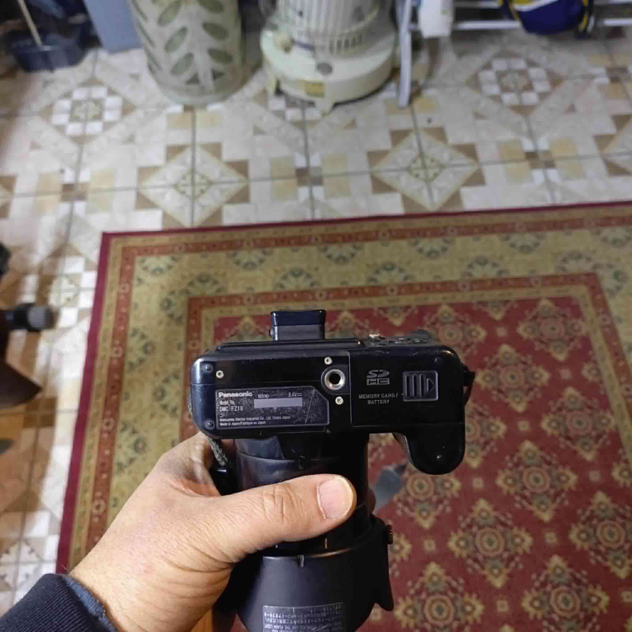 للبيع 
للبيع
الدقة: 8.1 ميغابكسل
العدسة: زوم بصري قوي 18×
البعد البؤري: تقريباً 28 – 504 مم
التقريب الرقمي: حتى 4×
تثبيت الصورة: نظام تثبيت بصري MEGA O.I.S
الشاشة: شاشة LCD بحجم 2.5 إنش
الفيديو: تصوير فيديو بدقة حتى 848×480
بطاقة الذاكرة: SD / SDHC
البطارية: بطارية ليثيوم قابلة للشحن
التحكم: أوضاع تصوير يدوية واحترافية (Manual / Aperture / Shutter)
مكاني بغداد 
السعر ١٥٠
***********
