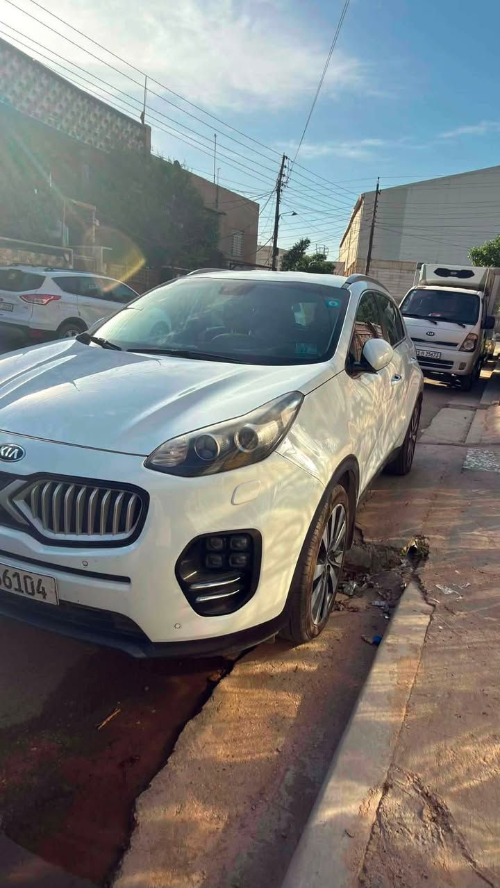 السلام عليكم

سبورتج 2018 خليجي

محرك 2000 دوش

مري شفط

كراسي جلد ومخمل 

شاشة

بصمة تشغيل و ابواب ترحيب

السعر 175 وبيها مجال للطيبين
***********

