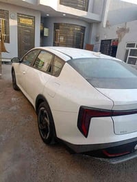 كي4 للبيع زيرو ماشيه 400كيلو سياره مدوشمه فول عده البنراما سايد بريك ب...