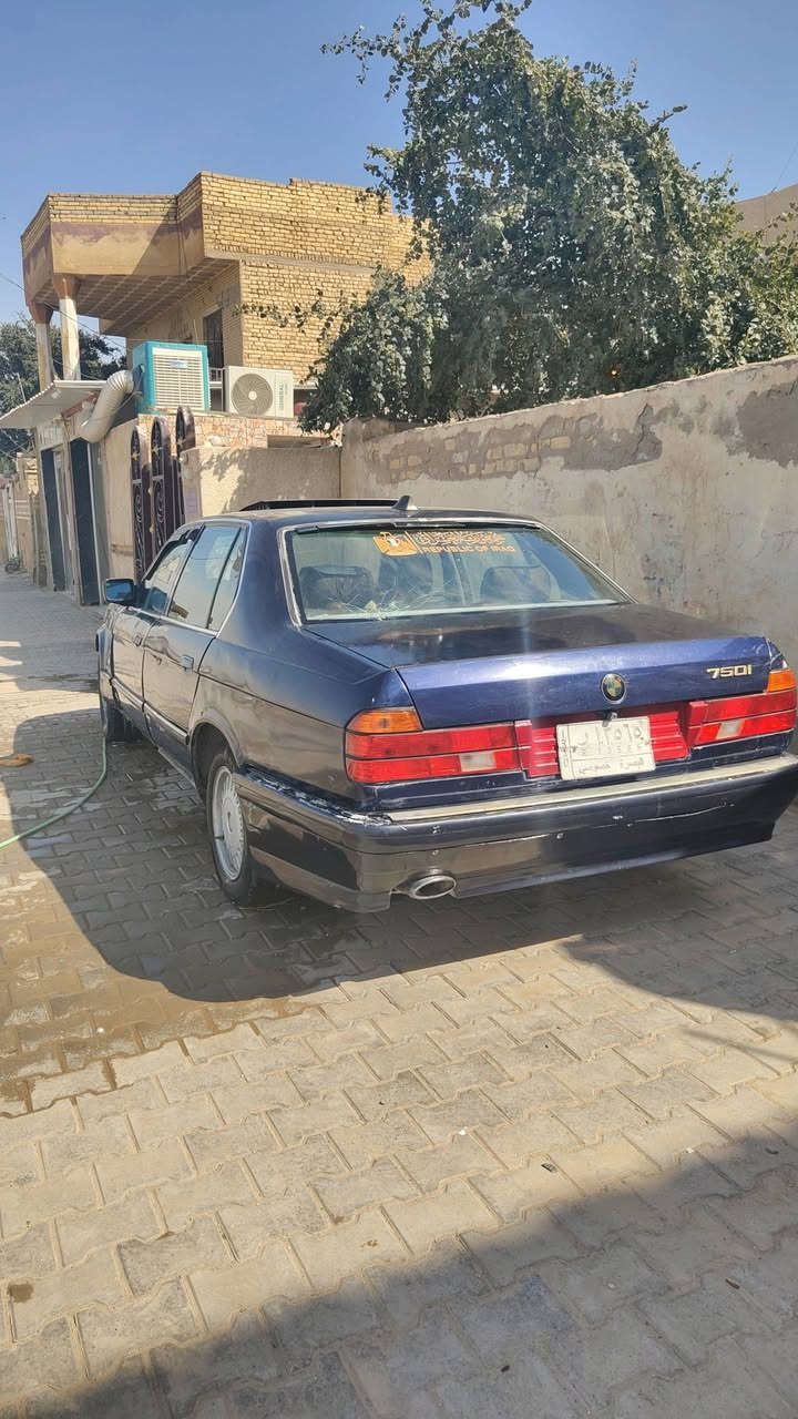 سلام عليكم للبيع سياره بيه حادث  بجم جه وحده مكينه بطه  رقم بصره راعيه بلكوت سنويه صاقطه عليه غرامه 400الف السياره بلكوت حي الشهداء تحويل مباشر سعر 15ورقه بيه مجال  رقم تلفون ***********/***********
