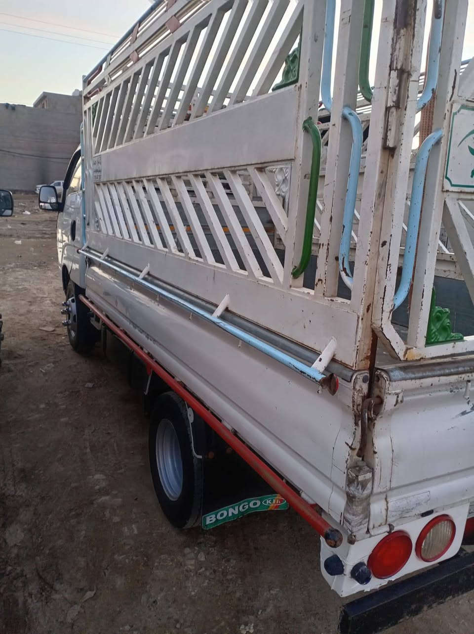 سلام عليكم ورحمة  سياره فحل مديل ١٥ سياره عليه غرمات كاملا منكلشي تايراتمحور ١٤ تانكي ١٢٠ جاهزه  رقم السياره ذي قار العنوان بغداد السعر 100وبيه مجال ***********
