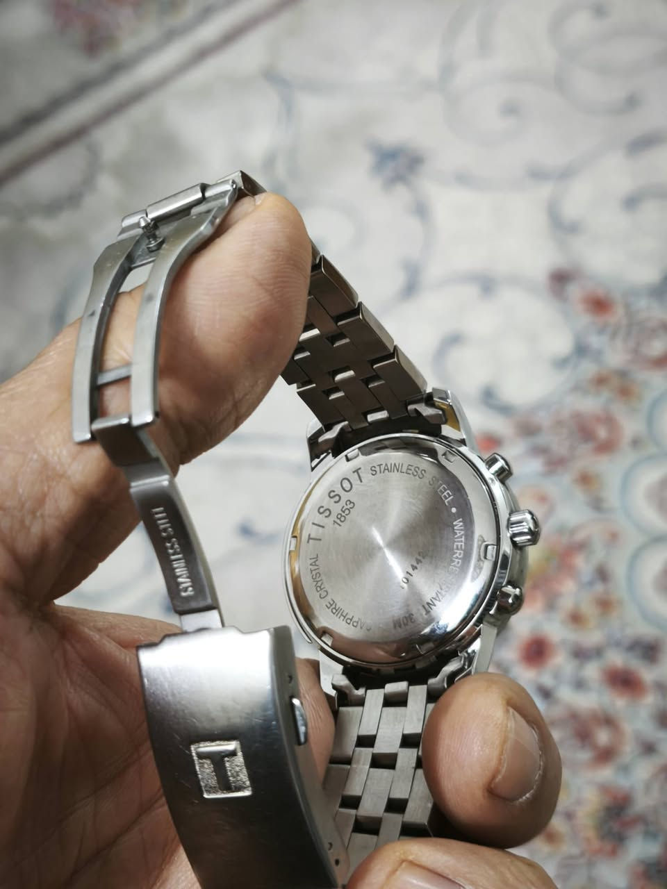 السلام عليكم..
تيسوت كوارتز بطاريه كرونوغراف تايكوميتر نظافه تامه قطر ٤٠ بدون الزمبلك
الارقام والعقارب لومينوس مضيئه بالضلام والجام زفير كريستال ضد الخدش
السعر ١٥٠ دولار


**إذا كنت صاحب هذا الإعلان وتريد حذفه لأي سبب، رجاءا أرسل رسالة إلى الدعم الفني**