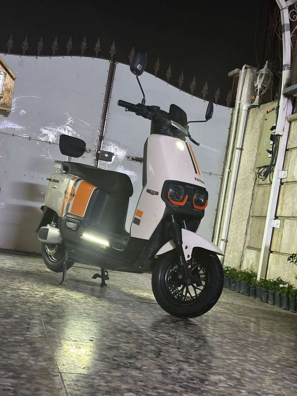 السلام عليكم لبيع  درجه شحن ام عيون 
مكاني بغداد رقم ***********
