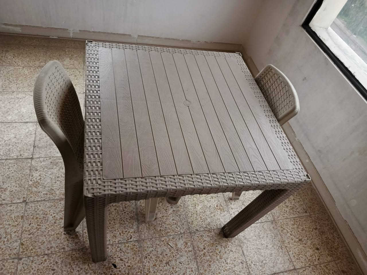 السلام عليكم 
ميز طعام كبير عدد(6) بالاضافه الى الكراسي عدد(4)مع كل ميز السعر 60 الف
ميز طعام حجم صغير عدد(4) بالاضافه الى كراسي عدد(2) مع كل ميز السعر 45 الف مستخدم شي قليل 
للاستفسار الاتصال على الارقام
***********
***********
