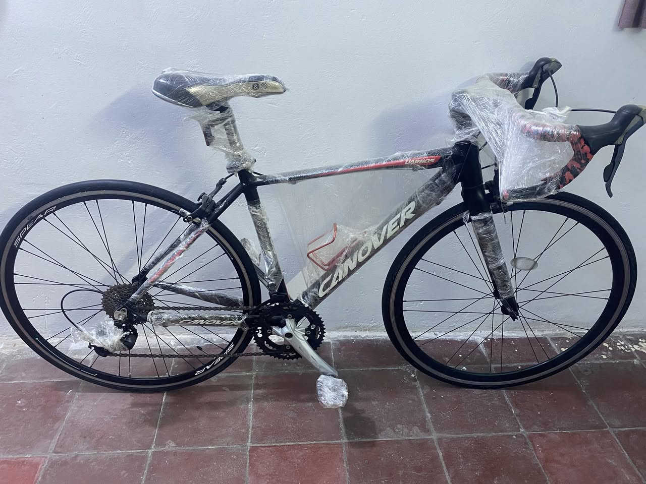 سلام عليكم بايسكل رود سباق نوع (ماركهcanover) 🔴عدد السرع الخلفيه 8واماميه2 (ماشه كاربون )
وزن الباسكل خفيف كلش بدالات شغاله كلشي شغال البايسكل استعمال قليل ونضيف تجي تكلب وتشوف 🔺سعر (275)بي مجال بصيط 📍مكاني بغداد حي العامل ***********📞
